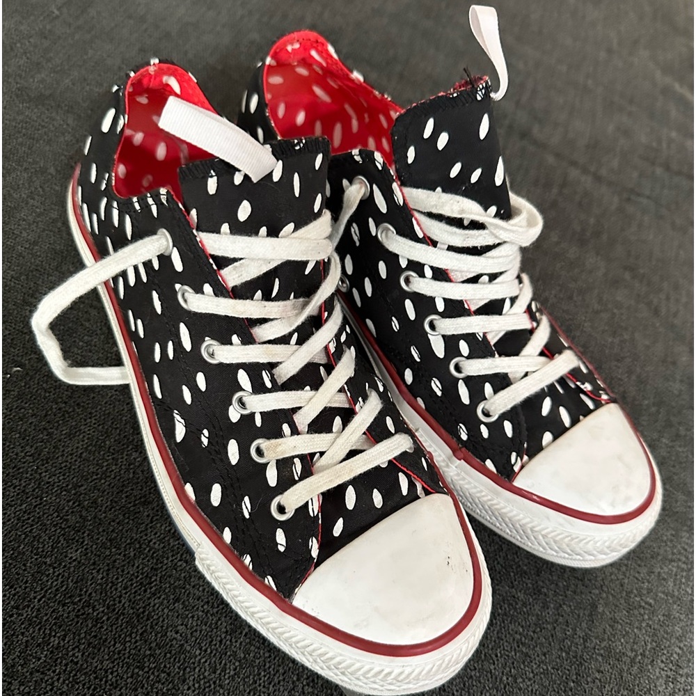 CONVERSE ALL STARS CANVAS SHOES
Dots like Rain Drops :)